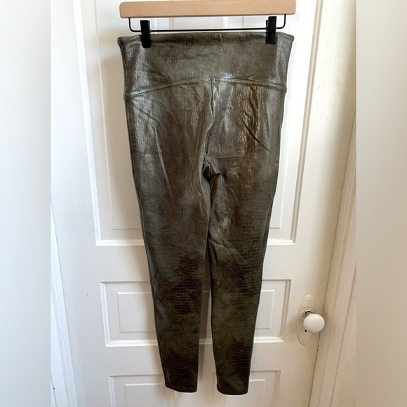 Spanx Olive Crocodile Embossed Faux Leather Legging Large - Picture 5 of 7